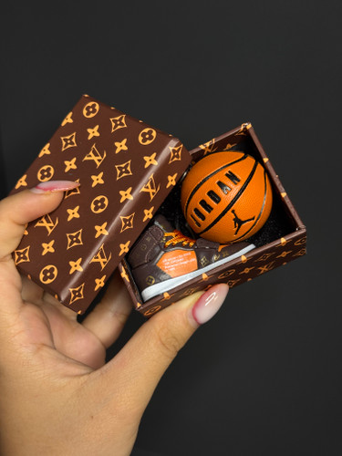 ست جاکلیدی و آویز توپ و کفش لویی ویتون